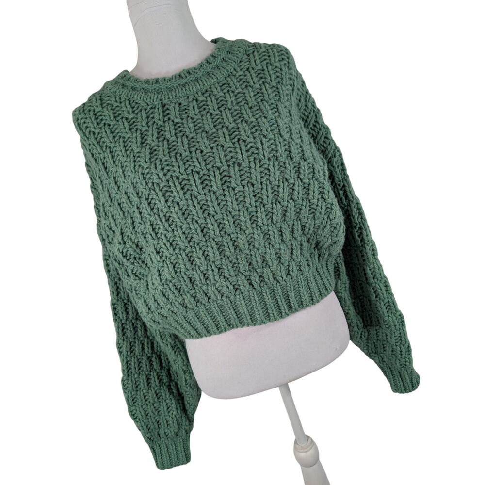 UNIVERSAL THREAD CO.! MINTY GREEN BULKY KNIT, CROPPED, LONG SLEEVE SWEATER! SZ M
